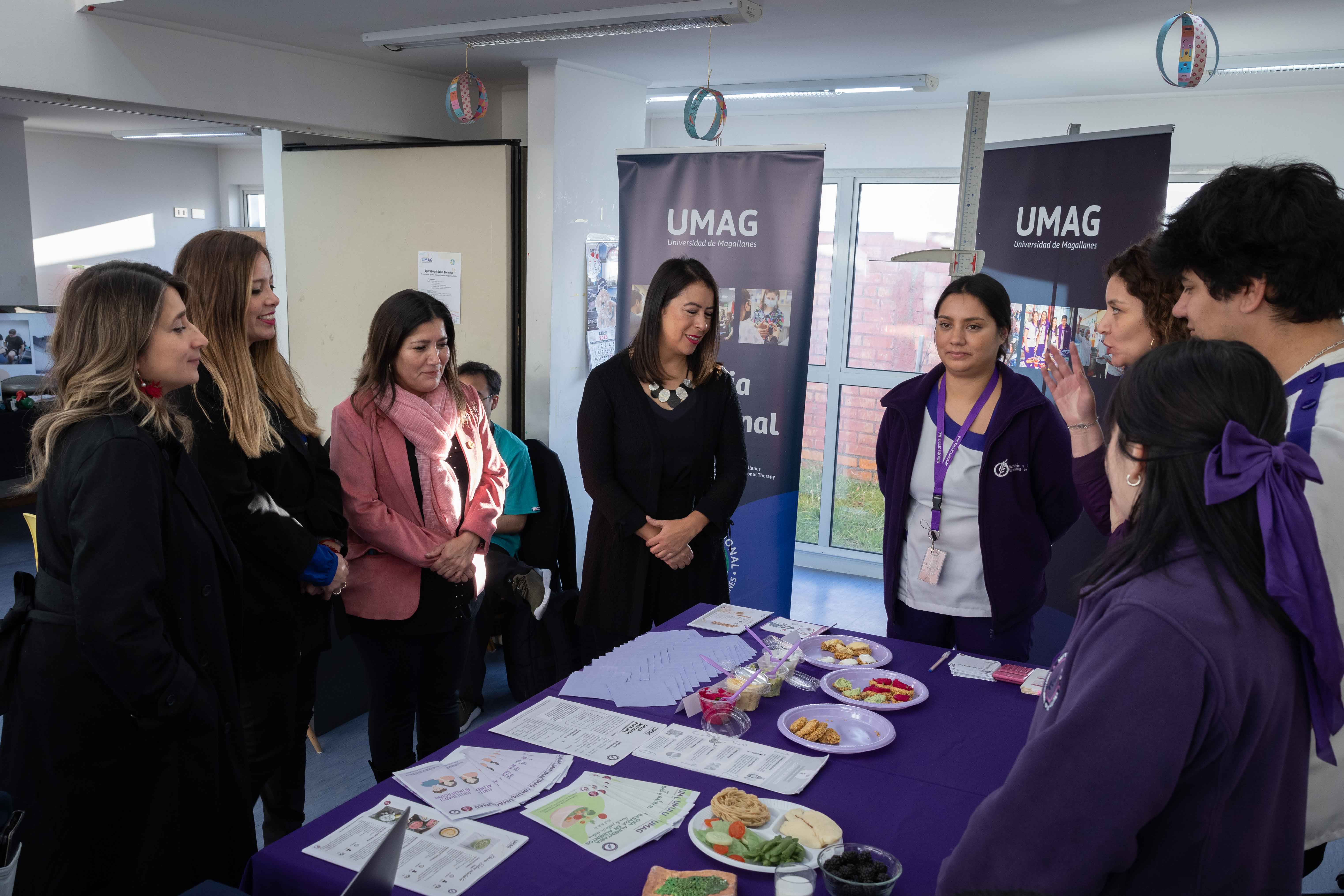 Universidad de Magallanes fortalece su compromiso con la inclusión en feria de salud