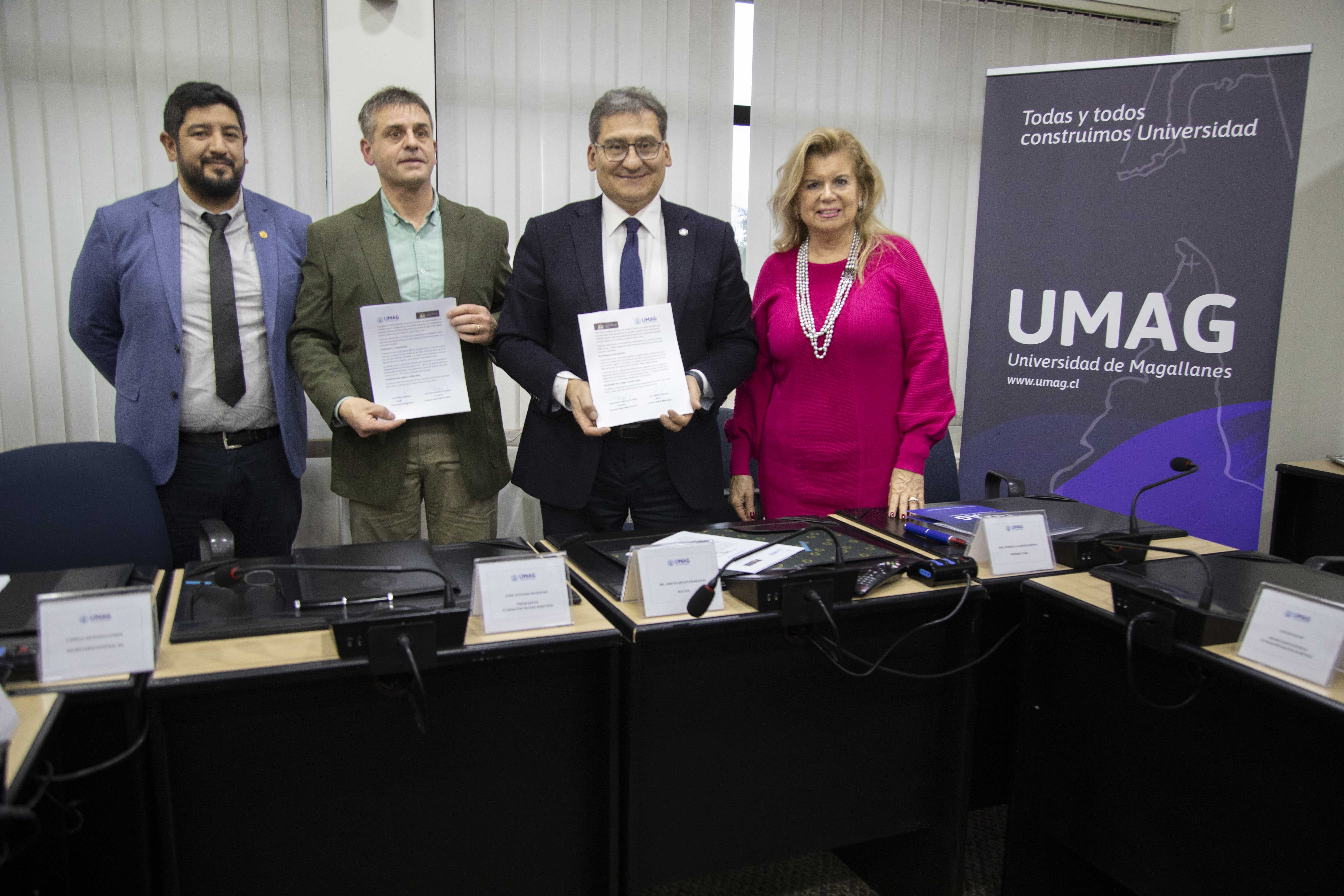 Oficializan convenio para resguardar legado del Premio Nacional de Historia