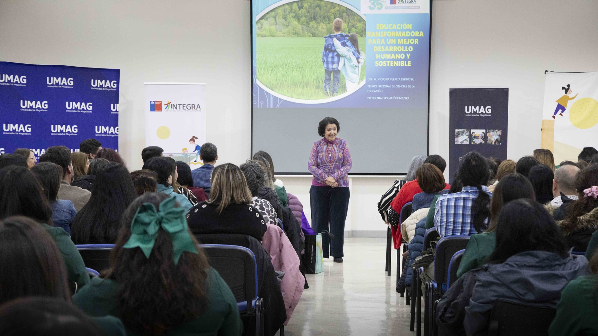 Dra. María Victoria Peralta visitó Magallanes con charla sobre educación transformadora y sostenible