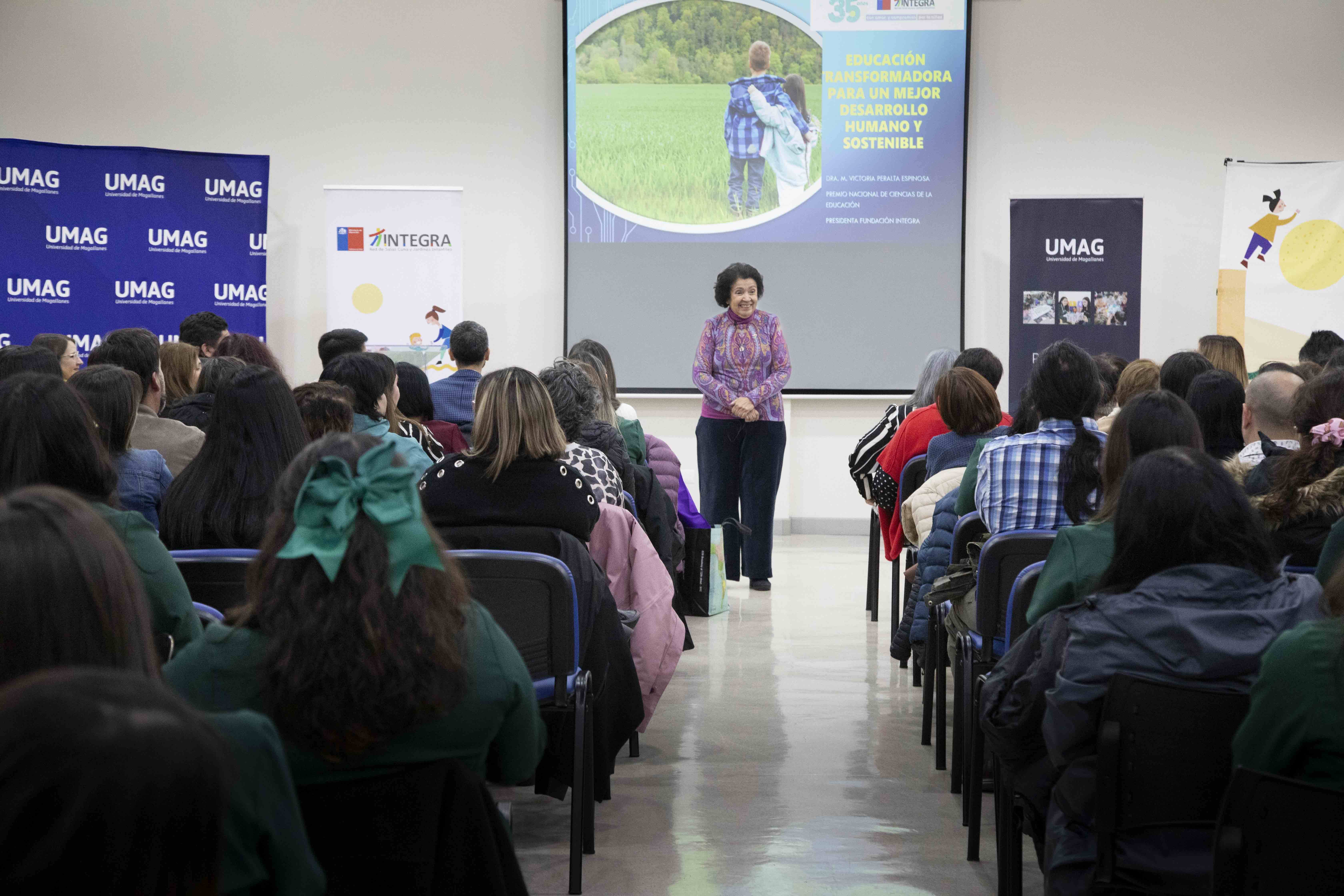 Dra. María Victoria Peralta visitó Magallanes con charla sobre educación transformadora y sostenible