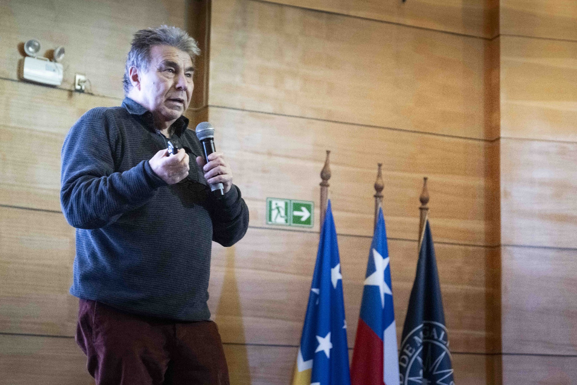 Académico Eric Goles expuso en la UMAG acerca de las ciencias de lo artificial