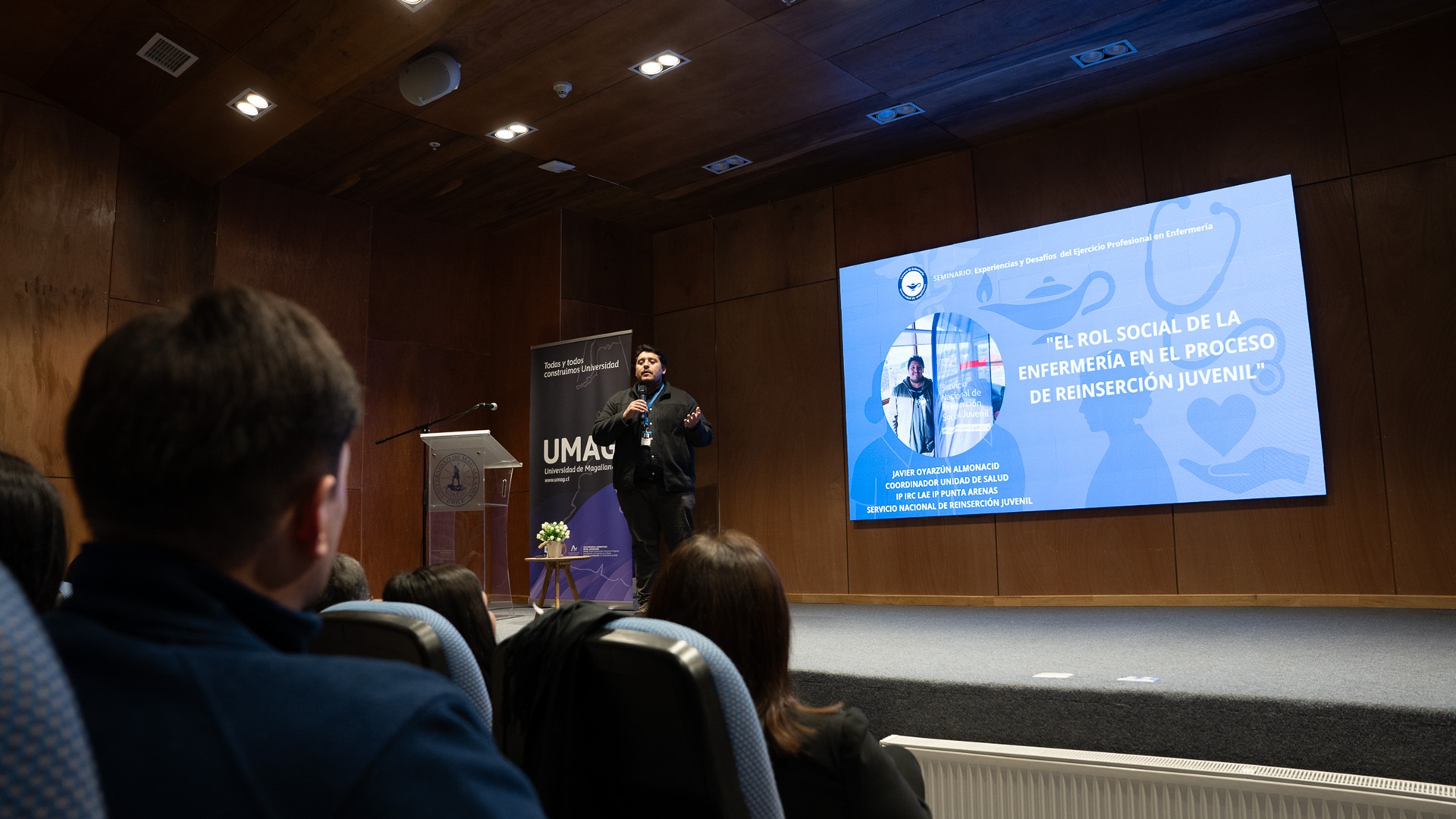 Seminario abordó experiencias y desafíos del ejercicio profesional en enfermería