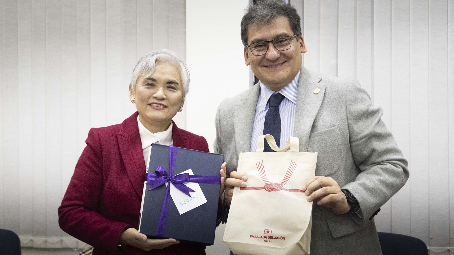 Embajadora de Japón destaca potencial medioambiental y de energías limpias en Magallanes