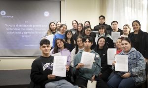 Académica expuso sobre enfoque de género en recursos pedagógicos en jornada nacional FID