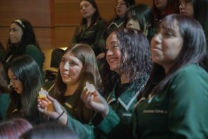 Ceremonia de la Luz: Investidura de Educación Parvularia “iluminó” a futuras educadoras de párvulos