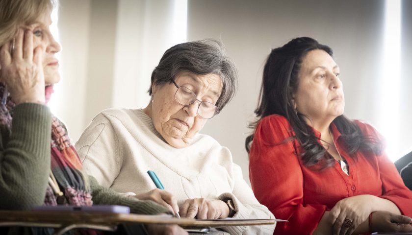 Taller de escritura creativa reunió testimonios y reflexiones de la dictadura en la UMAG