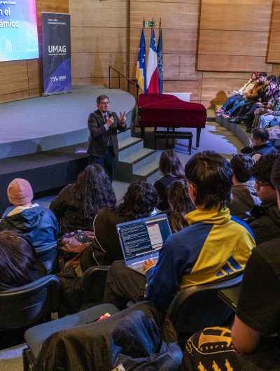 Autoridades de la UMAG dialogaron con estudiantes sobre proceso de reestructuración