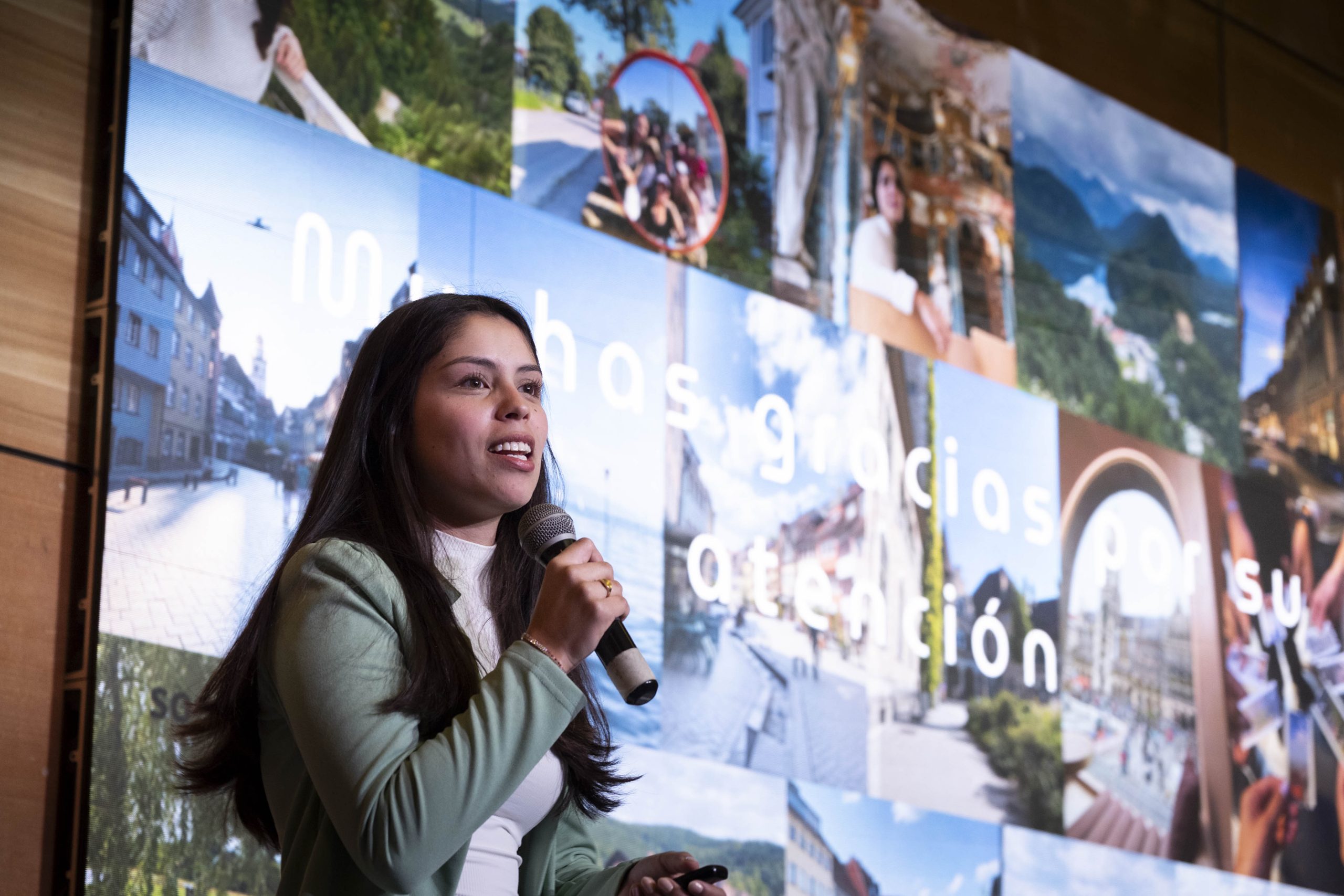 Estudiante de Ing. Comercial comparte su experiencia de pasantía en Alemania con sus compañeros