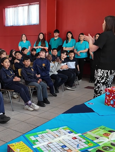 Fonoaudiología lleva la ludoterapia a las aulas de la Escuela Arturo Prat