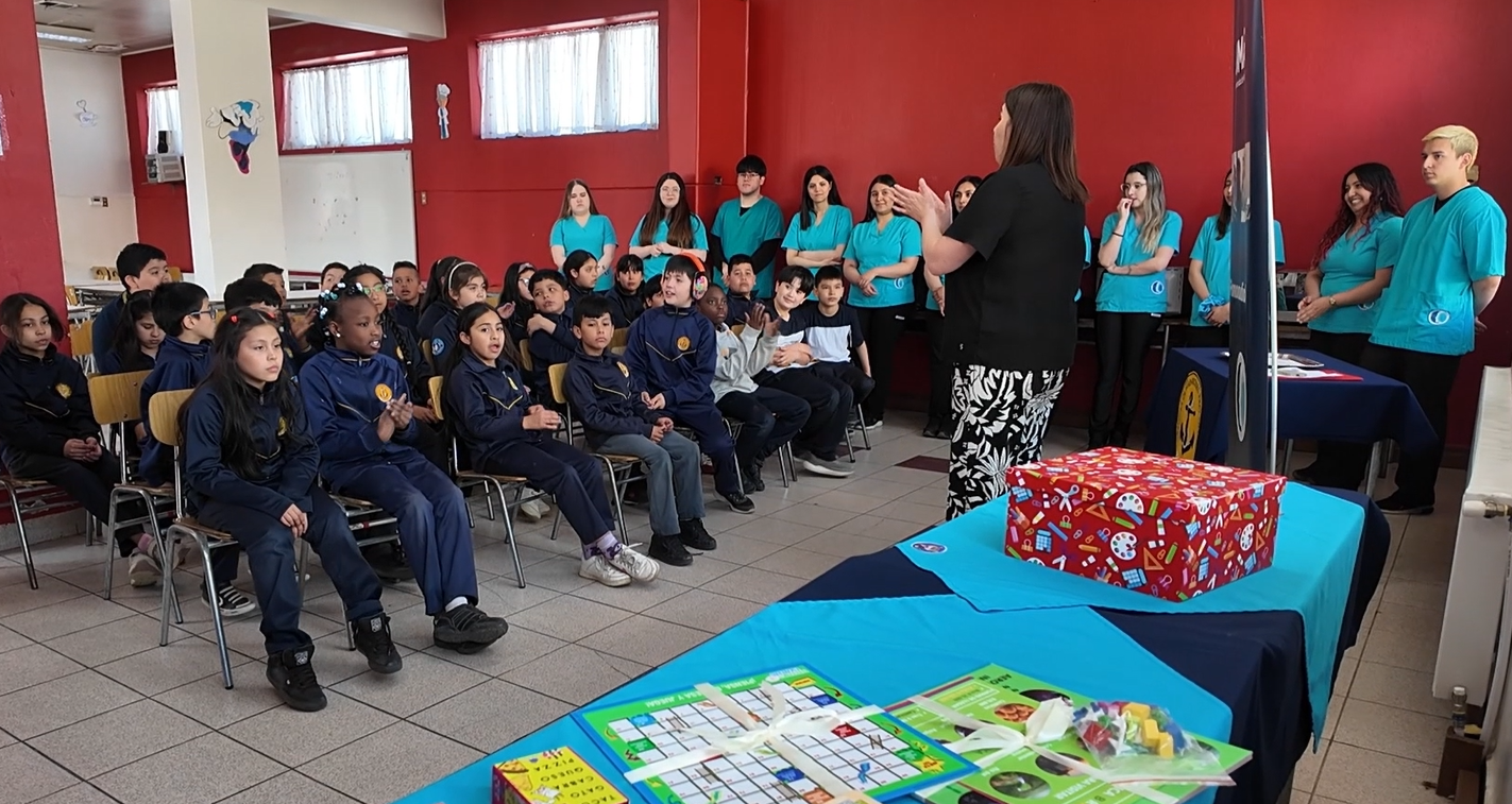 Fonoaudiología lleva la ludoterapia a las aulas de la Escuela Arturo Prat