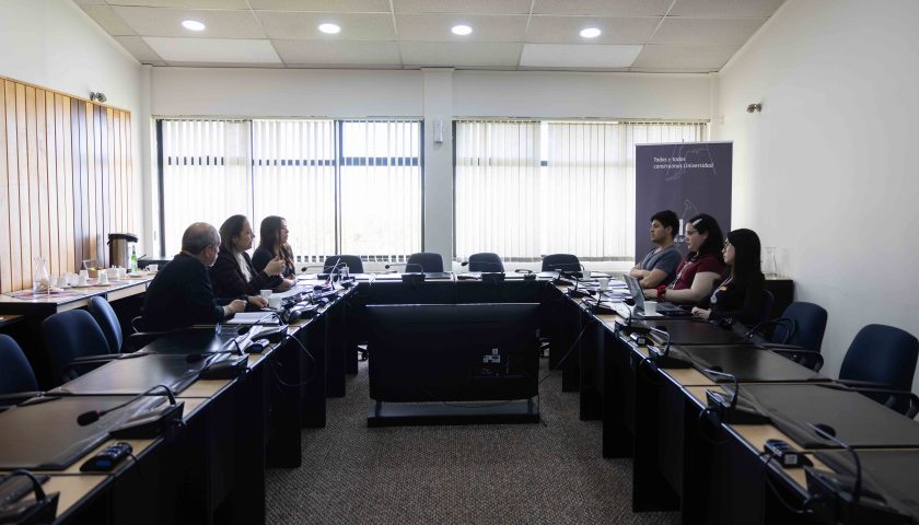 Se constituye Mesa de Diálogo Institucional UMAG–FEUM y se registran primeros avances