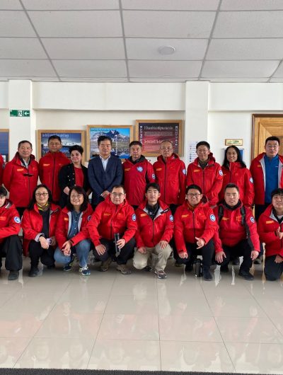 Delegación china en tránsito al continente blanco visitó la Universidad de Magallanes