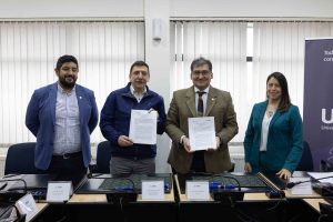 UMAG y Aguas Magallanes actualizan convenio para favorecer prácticas e investigación