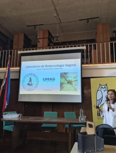 Académica UMAG expuso en simposio internacional sobre microbiología ambiental en Uruguay