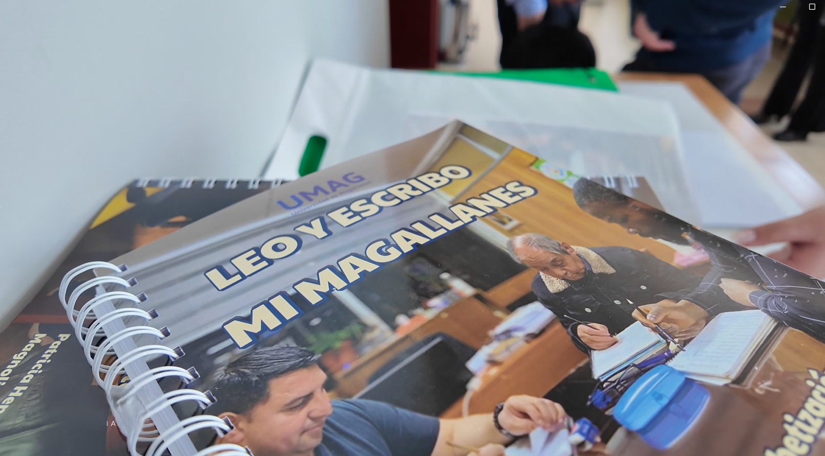 Presentan “Leo y escribo mi Magallanes”, libro para apoyar la alfabetización de jóvenes y adultos