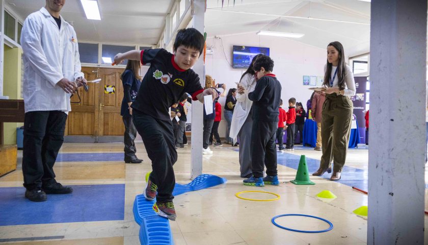 Con Feria Educativa: UMAG y JUNAEB refuerzan Hábitos Saludables en niños y niñas de la Escuela Pedro Sarmiento de Gamboa
