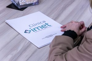 UMAG y Clínica IMET sellan convenio que amplía el acceso a salud para estudiantes con descuentos en atenciones médicas
