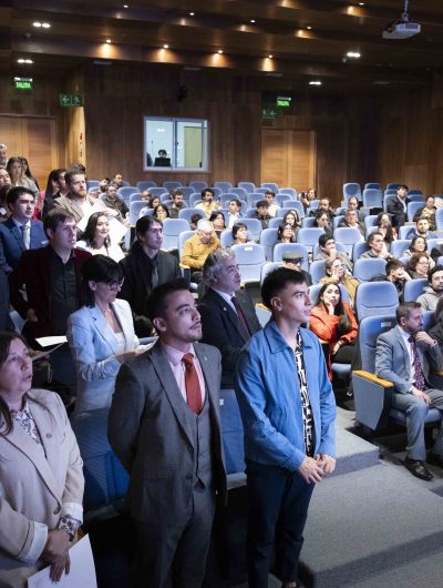 Estudiantes de siete programas de postgrado se titularon en ceremonia inédita para la UMAG
