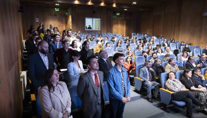 Estudiantes de siete programas de postgrado se titularon en ceremonia inédita para la UMAG