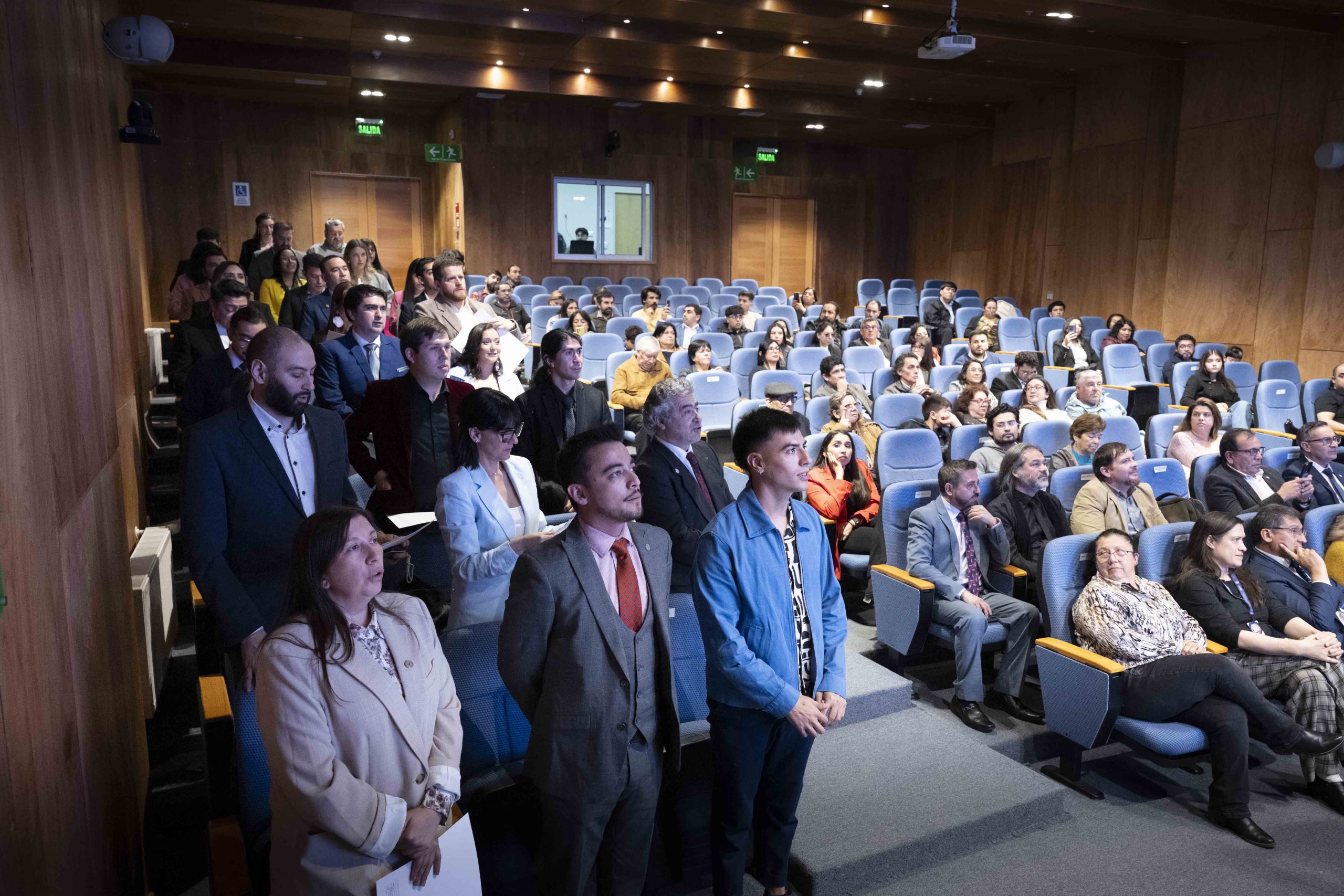 Estudiantes de siete programas de postgrado se titularon en ceremonia inédita para la UMAG