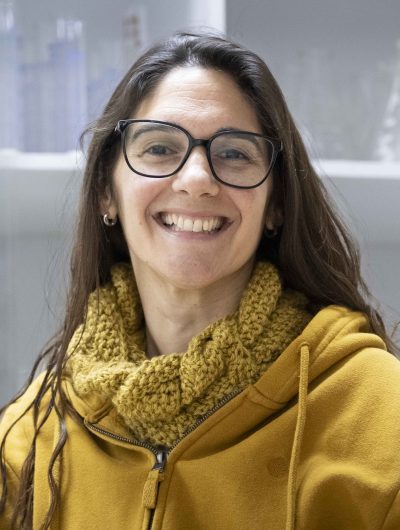 Académica de la UBA realiza visita y dicta curso en la UMAG