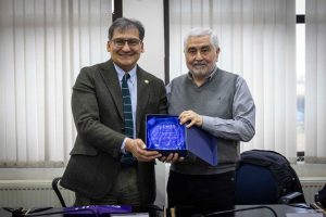 UMAG reconoce destacada labor y trayectoria de Ricardo Méndez en su rol de contralor universitario