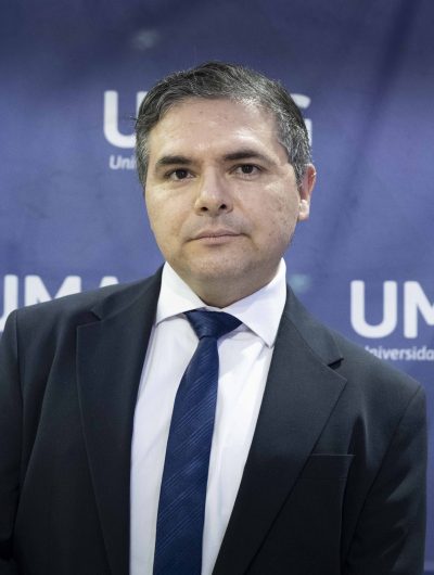 Académico brindó charla en la UMAG y abordó la “dimensión mágica” del Derecho