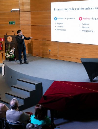 ¿Ahorrar o endeudarse? Entregan claves para mejorar las finanzas personales