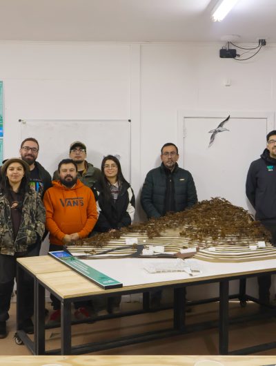 Egresado de Arquitectura presenta nuevo Centro de Interpretación Científico a directiva de WCS Chile