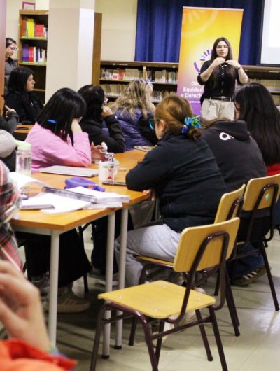 UMAG forma a docentes del Liceo Bicentenario Luis Alberto Barrera como agentes de prevención de las violencias de género