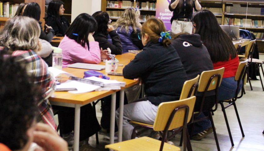 UMAG forma a docentes del Liceo Bicentenario Luis Alberto Barrera como agentes de prevención de las violencias de género