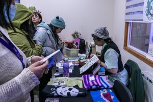 Emprender, compartir y hacer comunidad: feria reunió a estudiantes y funcionarios en la UMAG