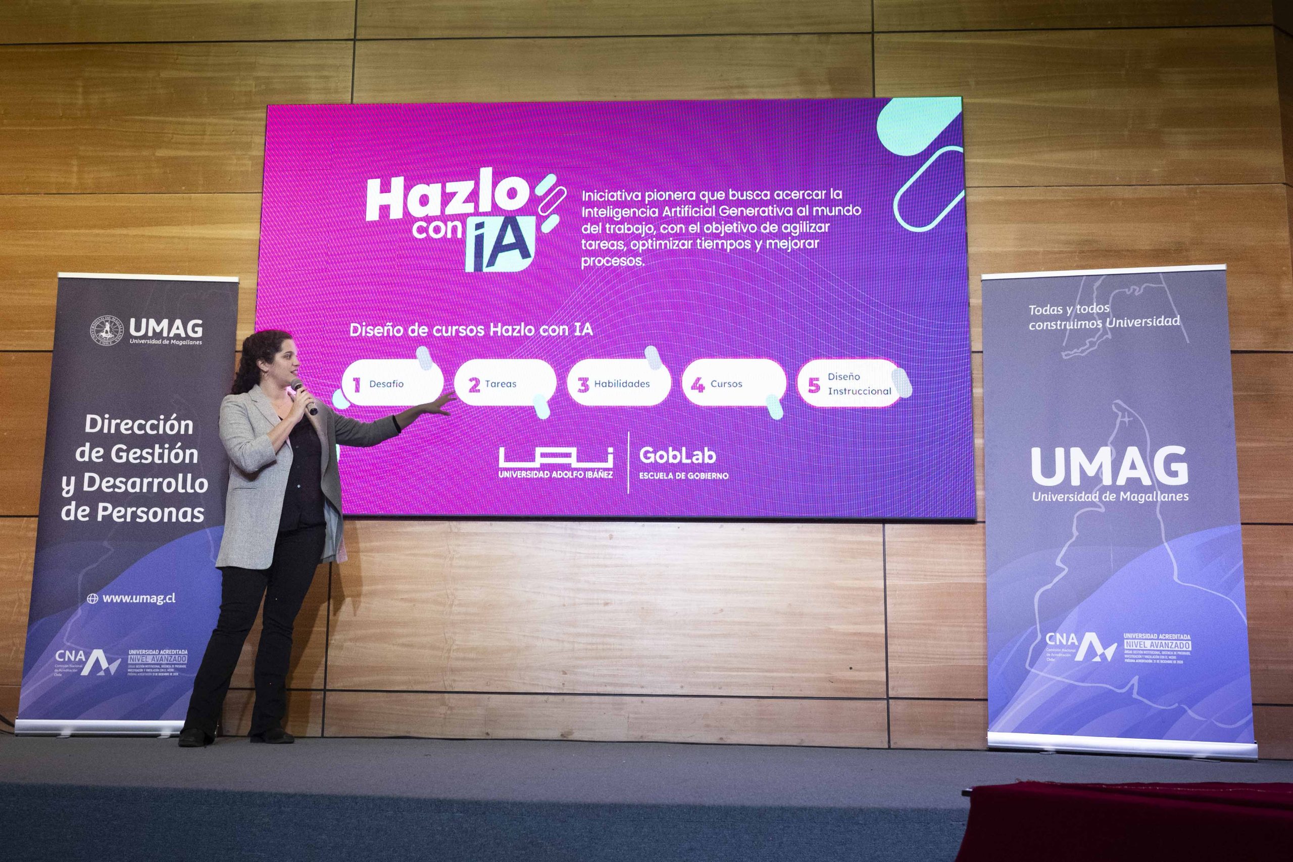UMAG fortalece competencias de sus funcionarios con capacitación gratuita en Inteligencia Artificial