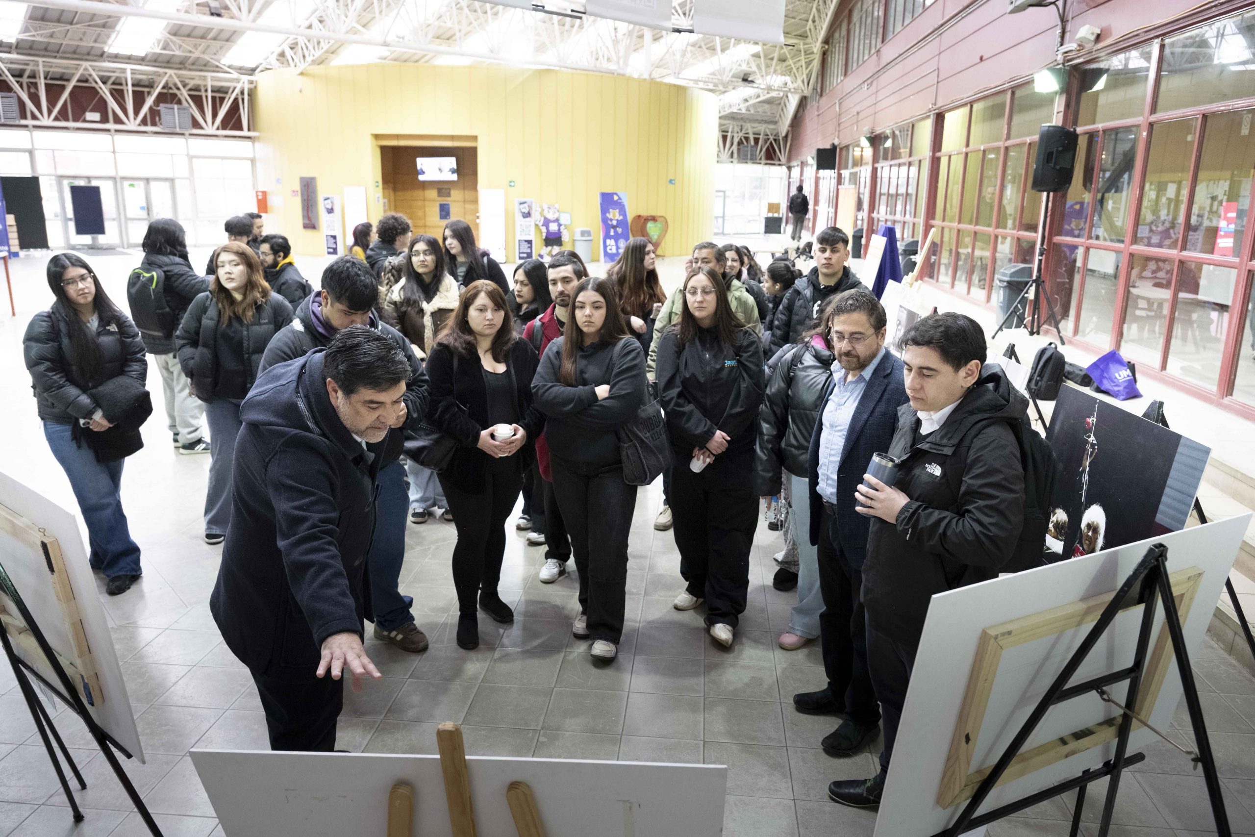 “Memoria en Imágenes”: muestra fotográfica sobre derechos humanos llega al hall de Ingeniería