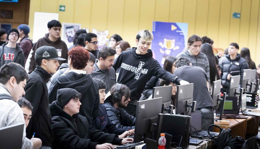 Carreras de autos, laberintos y alfombra de baile: así fue la nueva edición de “Arcade UMAG”