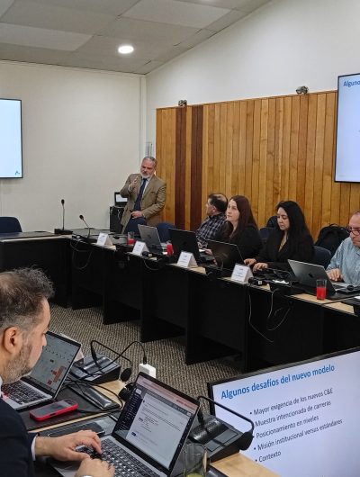 Presidente de la CNA visita la UMAG y aborda desafíos de calidad, sostenibilidad y acreditación institucional