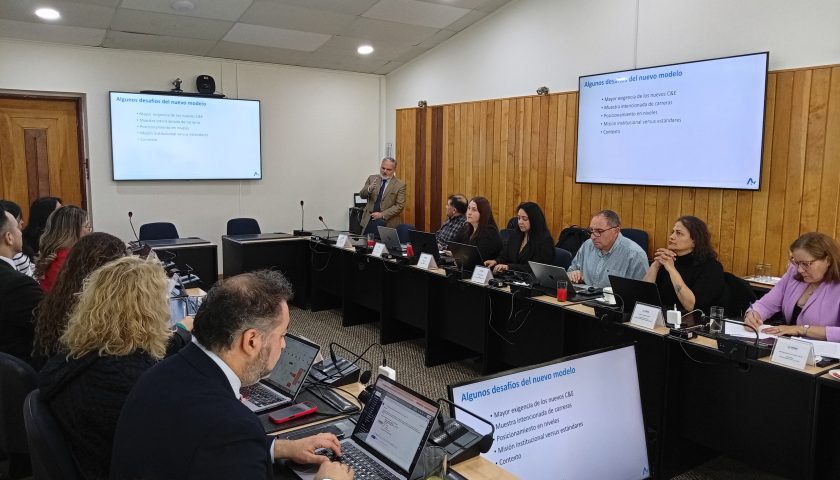 Presidente de la CNA visita la UMAG y aborda desafíos de calidad, sostenibilidad y acreditación institucional