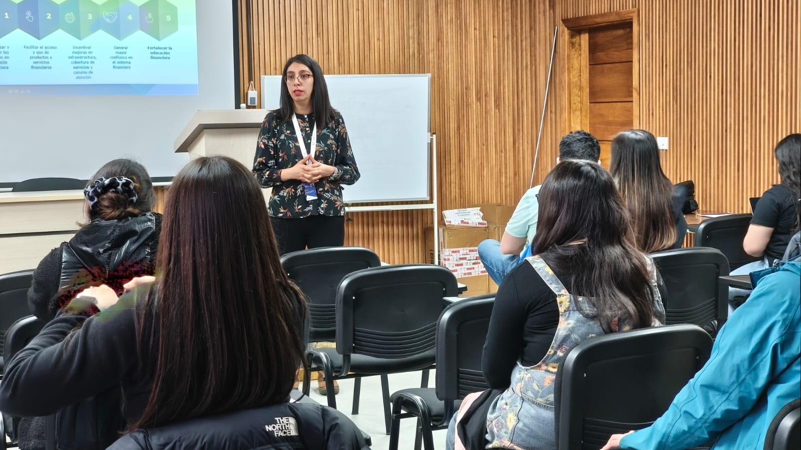 CMF prepara a estudiantes UMAG como monitores para prevenir estafas y promover la alfabetización financiera