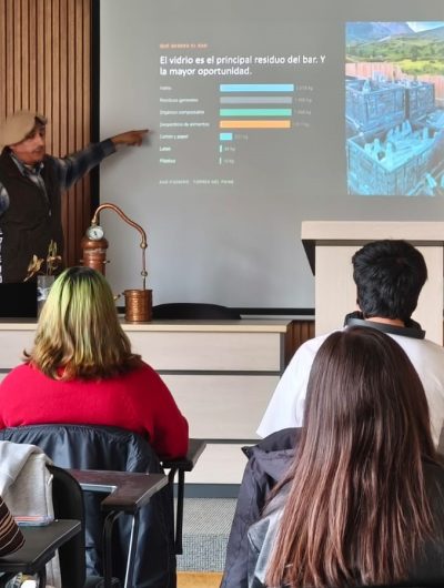 De la barra a la conservación: estudiantes exploran nuevas formas de hacer turismo sostenible