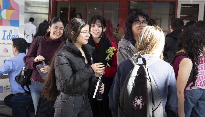 Feria UMAG fortalece las redes de apoyo para el cuidado de la salud mental estudiantil