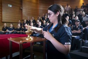 Estudiantes de Enfermería vivieron una investidura cargada de simbolismo y tradiciones de la profesión