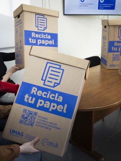 UMAG instala contenedores para impulsar el reciclaje de papel