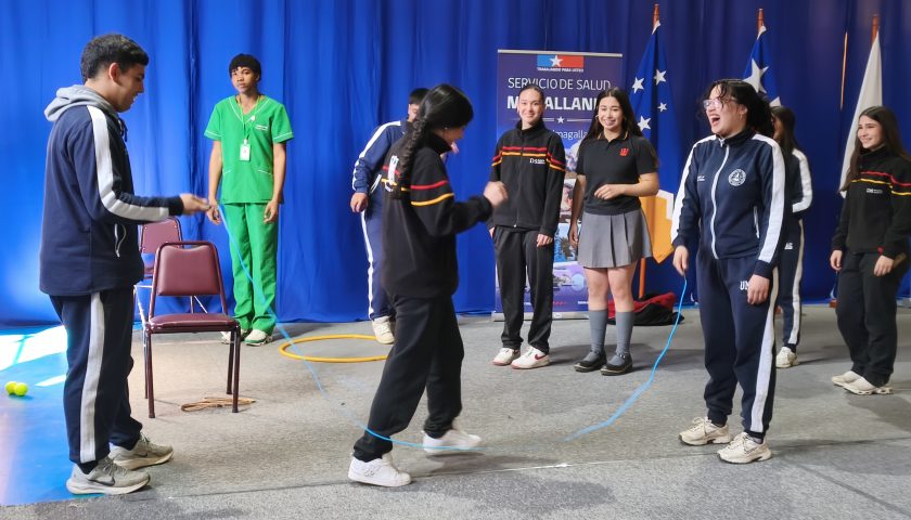 UMAG participa en feria escolar para prevenir el accidente cerebrovascular